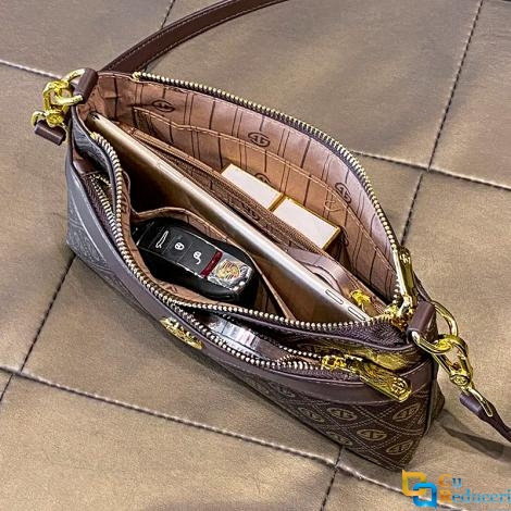 Geanta messenger, Ge Landai, material policlorura de vinil (PVC), curea de umar reglabila, rezistenta la apa, rezistenta la uzura, 245 х 45 х 145 mm, maro